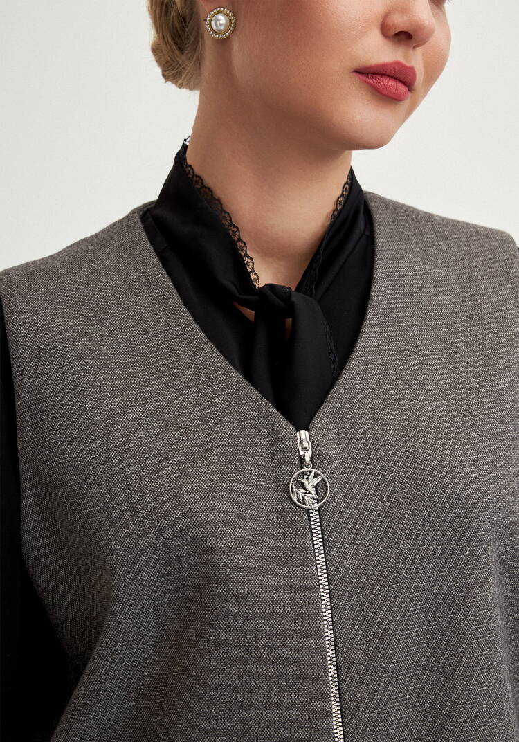 Жилет с боковыми пуговицами на молнии шир.  750, рис. 6