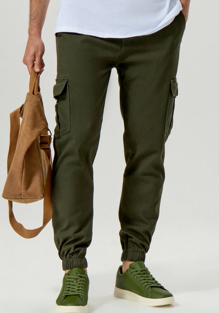 Брюки карго с накладными карманами по бокам шир.  750, рис. 9