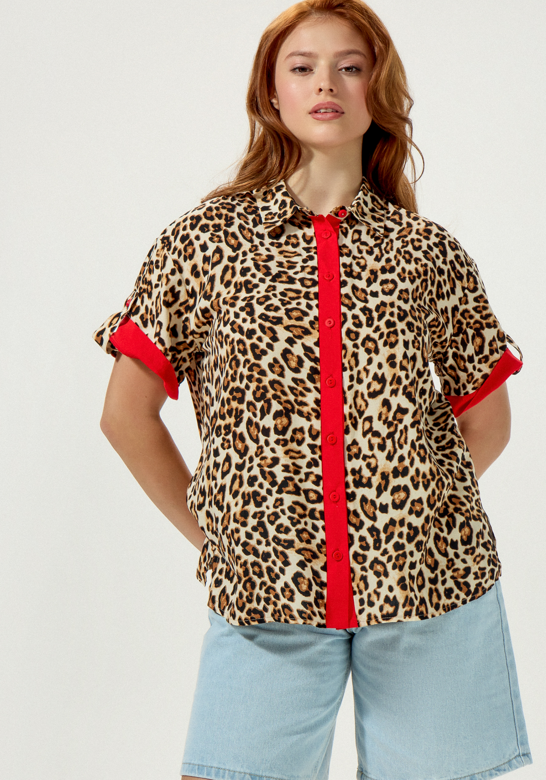 Блуза с анималистичным принтом