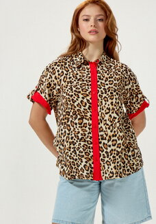 Блуза с анималистичным принтом