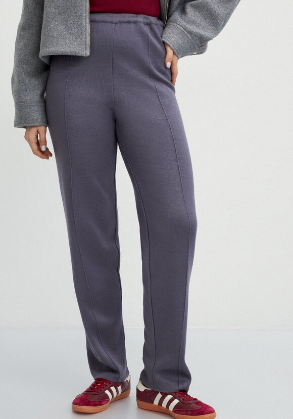 Брюки прямые зауженные книзу на резинке шир.  580, рис. 10