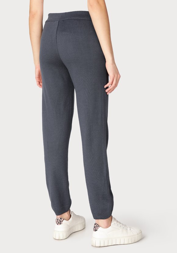 Брюки женские с манжетами по низу изделия шир.  580, рис. 10