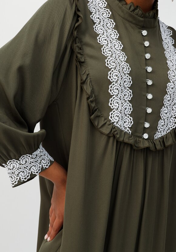 Платье с кружевом и ярусом по низу шир.  580, рис. 6