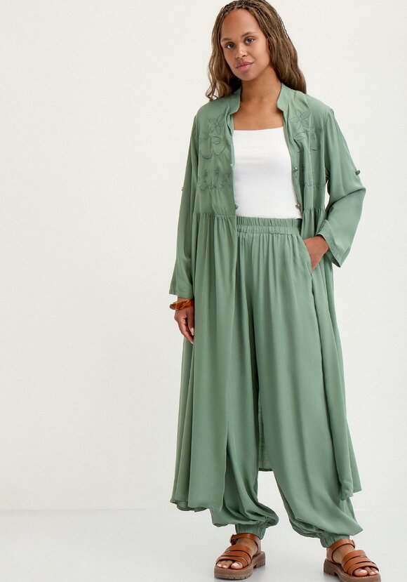 Брюки широкие с карманами на резинке по низу шир.  580, рис. 14