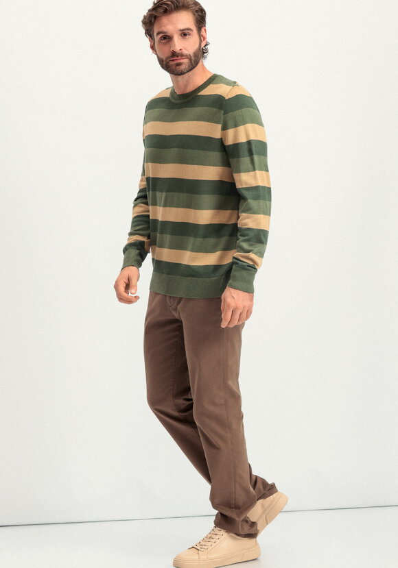 Джемпер с круглым воротом в полоску шир.  580, рис. 21