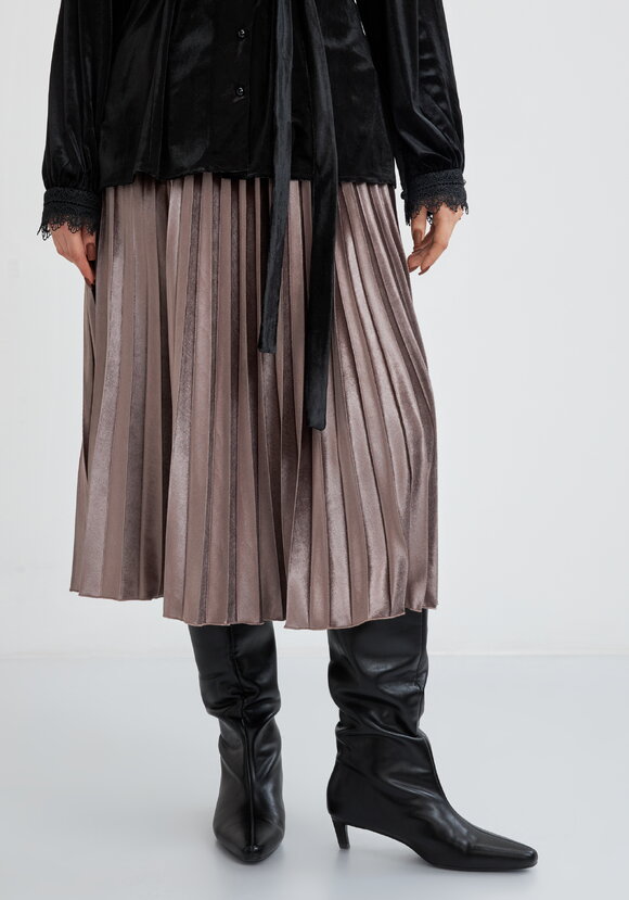 Юбка плиссированная из бархата шир.  580, рис. 7