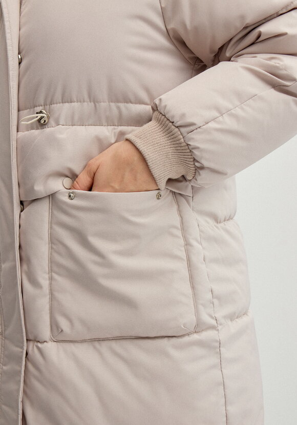 Пальто с меховой опушкой по капюшону шир.  580, рис. 14