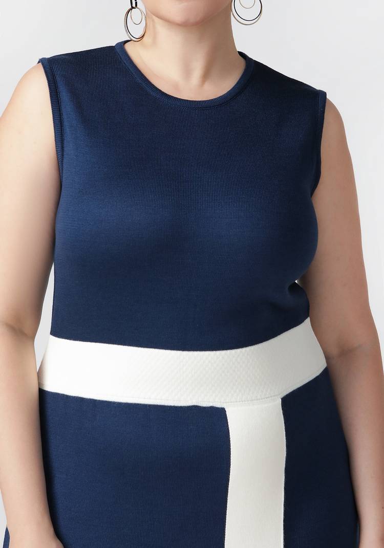 Платье однотонное с контрастными вставками шир.  750, рис. 9