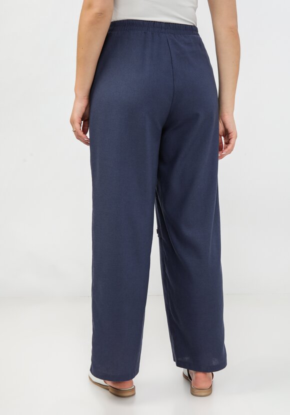 Брюки с декоративной складкой впереди шир.  580, рис. 25