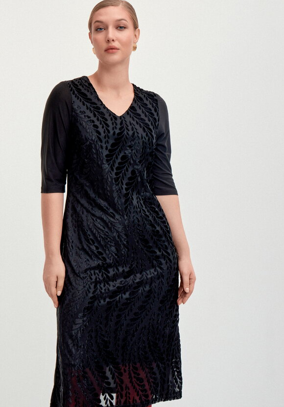 Платье из панбархата и трикотажа шир.  580, рис. 28