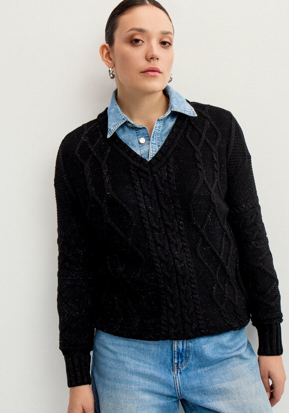 Джемпер с V-образным вырезом и косами шир.  580, рис. 4