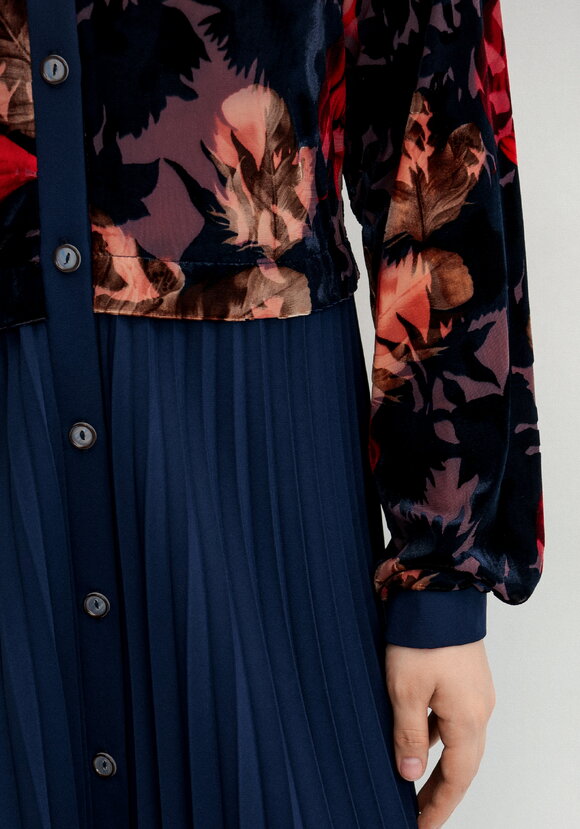 Платье с отрезной кокеткой и юбкой плиссе шир.  580, рис. 13