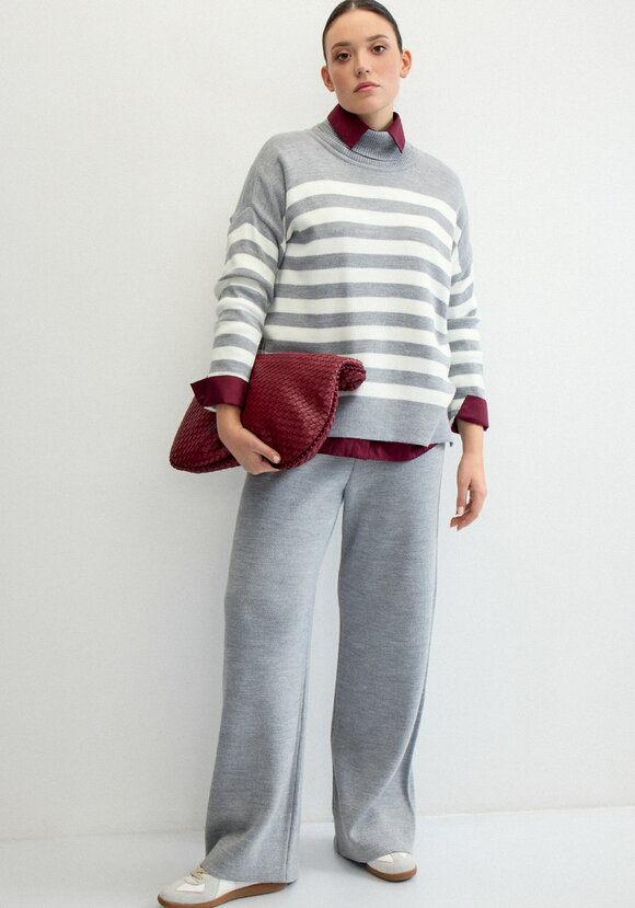 Свитер в полоску с высокой горловиной шир.  580, рис. 17