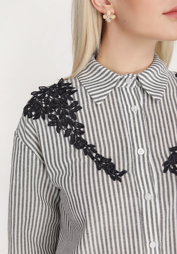 Рубашка в полоску с цветочной нашивкой шир.  580, рис. 9