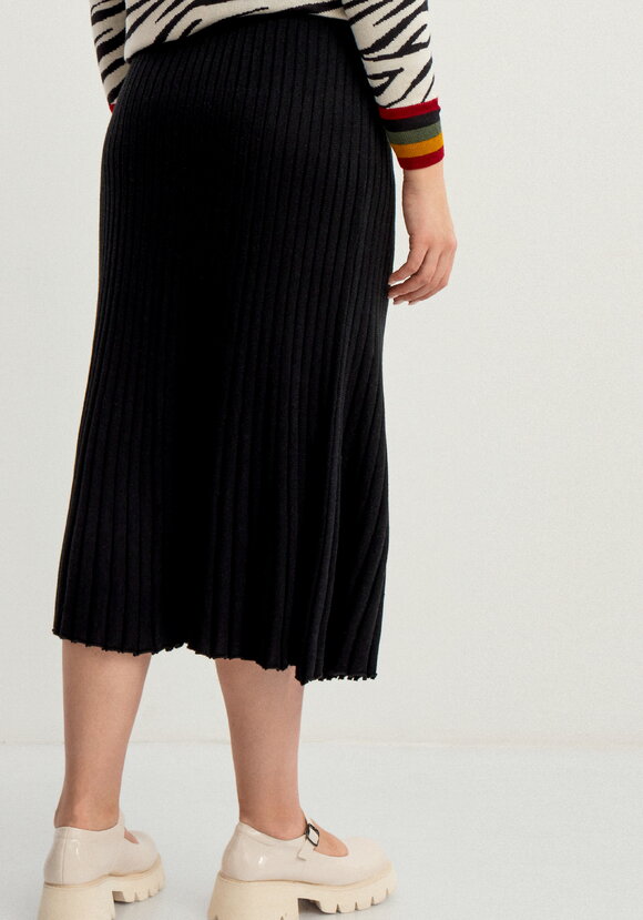 Юбка-плиссе на резинке ниже колена шир.  580, рис. 16