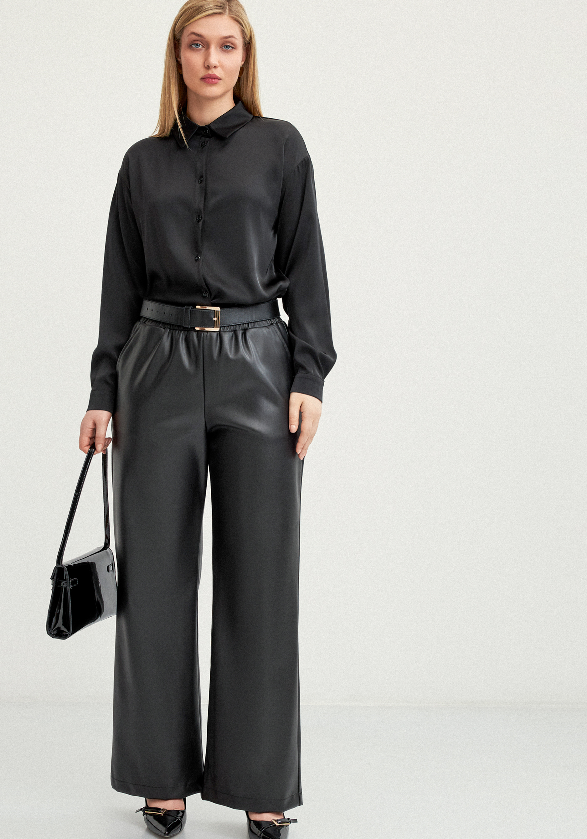 Брюки прямые из экo-кожи 1999₽