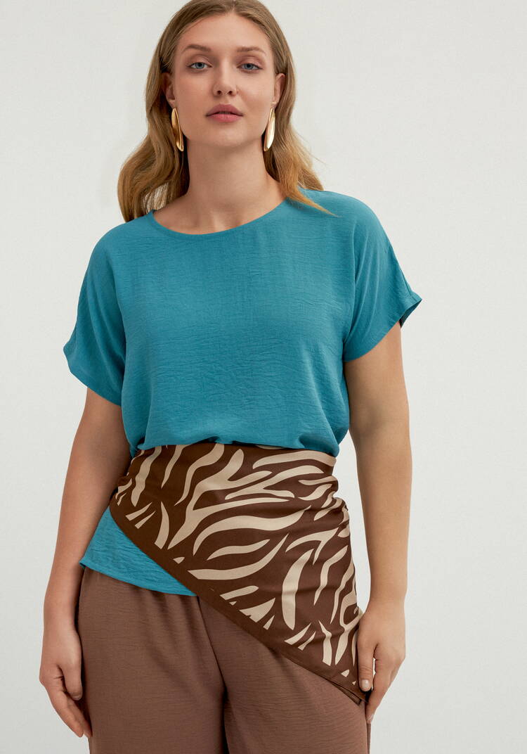 Блуза свободная со спущенным плечом шир.  750, рис. 17