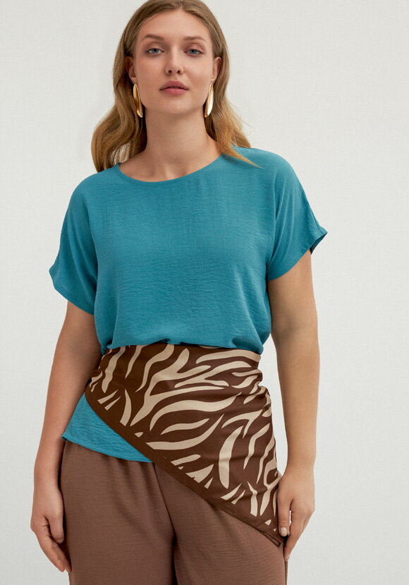 Блуза свободная со спущенным плечом шир.  580, рис. 17