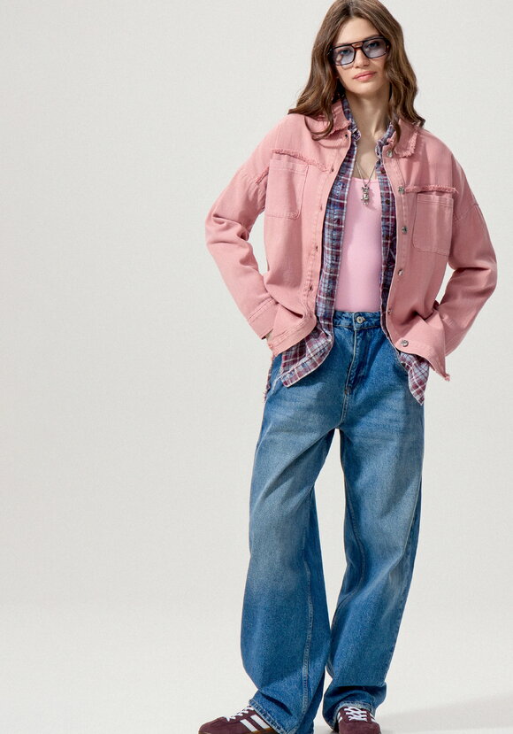 Джинсовая куртка с бахромой по краям шир.  580, рис. 32