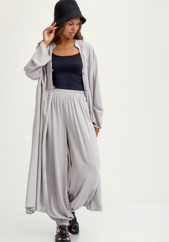 Брюки широкие с карманами на резинке по низу шир.  580, рис. 8