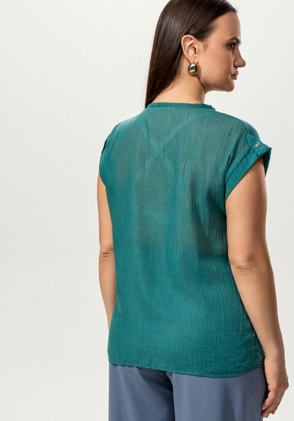 Блуза с коротким рукавом и карманом на груди шир.  580, рис. 11