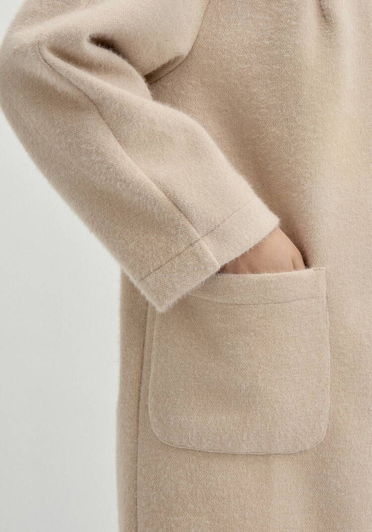 Жакет пушистый с капюшоном на пуговицах шир.  750, рис. 7