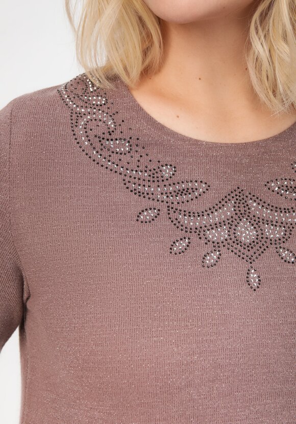 Блуза с декором из страз по горловине шир.  580, рис. 23