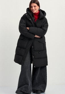 Пуховик стеганый с асимметричными карманами