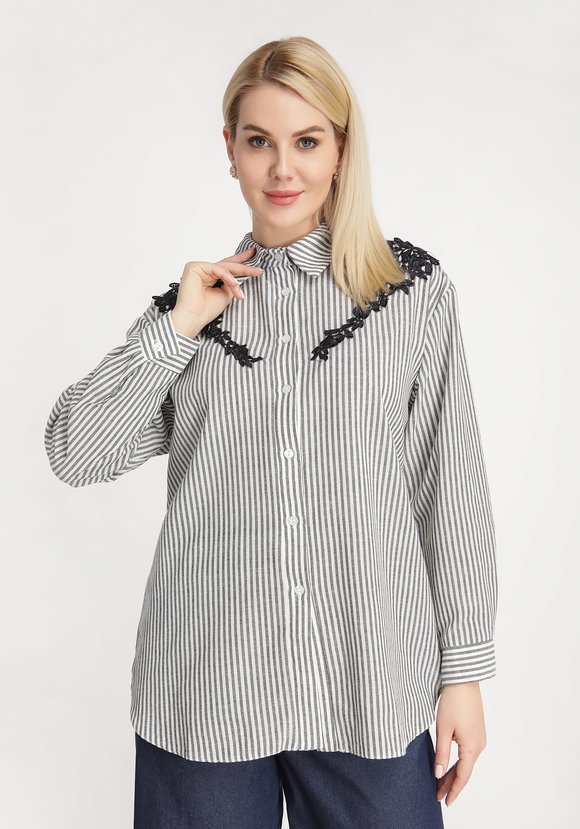 Рубашка в полоску с цветочной нашивкой шир.  580, рис. 6