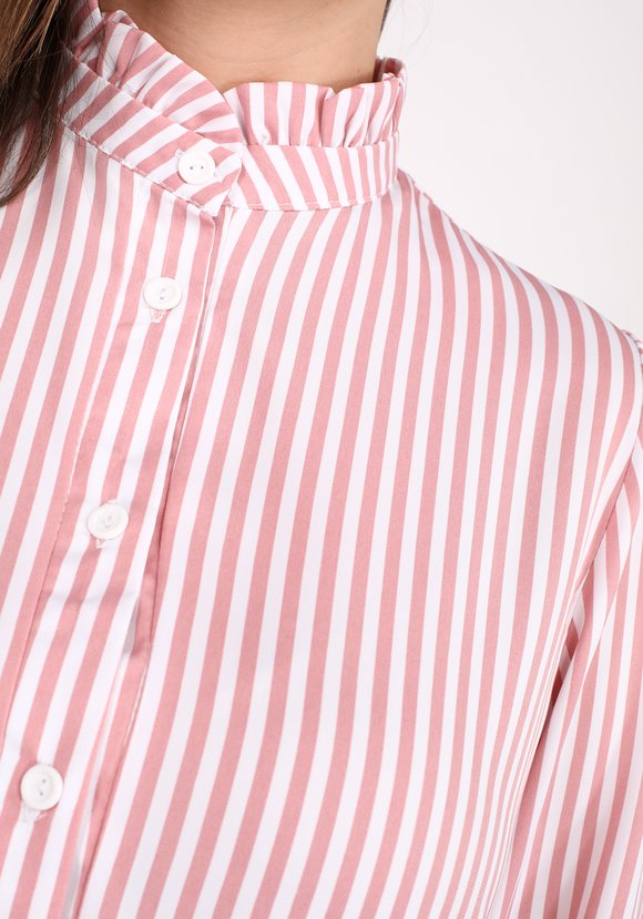 Блуза с эффектным воротником-стойка шир.  580, рис. 12