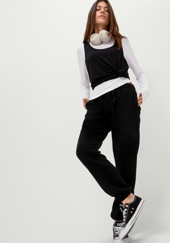 Брюки джоггеры с карманами на резинке шир.  580, рис. 12