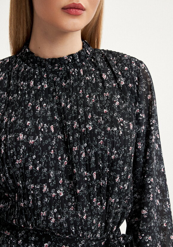 Платье гофре с рюшей по горловине шир.  580, рис. 5