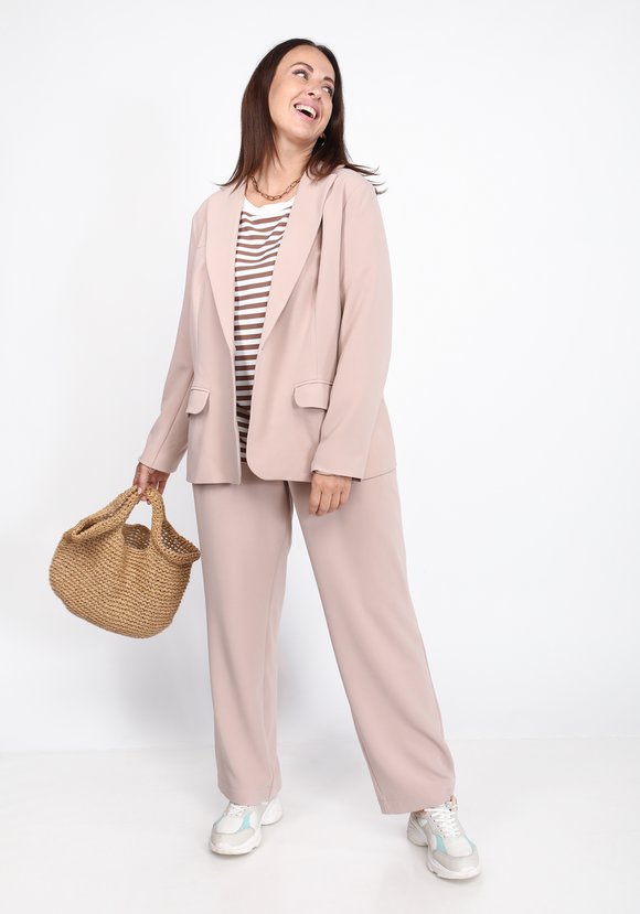 Жакет однотонный на пуговицах с карманами шир.  580, рис. 1