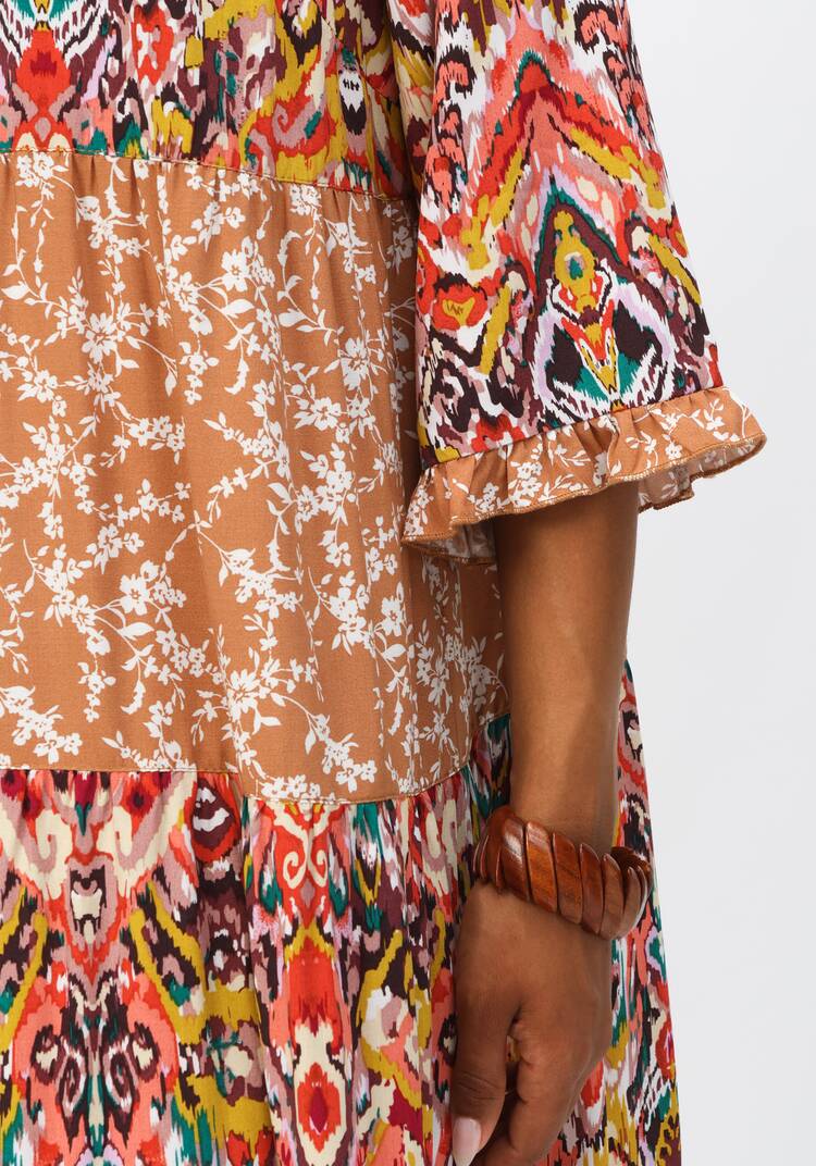 Платье с ярусами и комбинированным принтом шир.  750, рис. 38