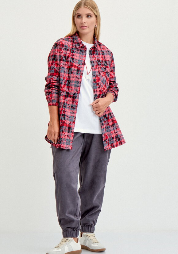 Рубашка в клетку на пуговицах с нашивкой шир.  580, рис. 17