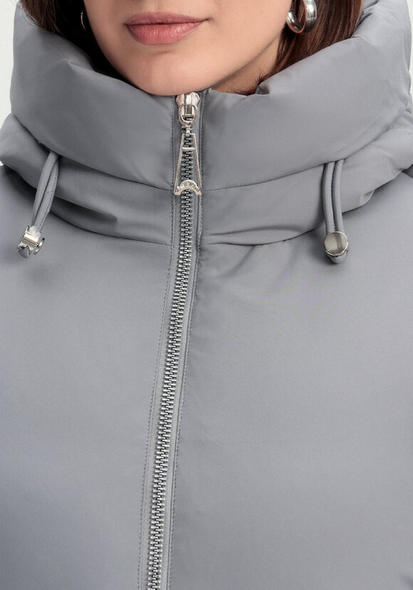 Пуховик с боковыми карманами на молнии шир.  580, рис. 38