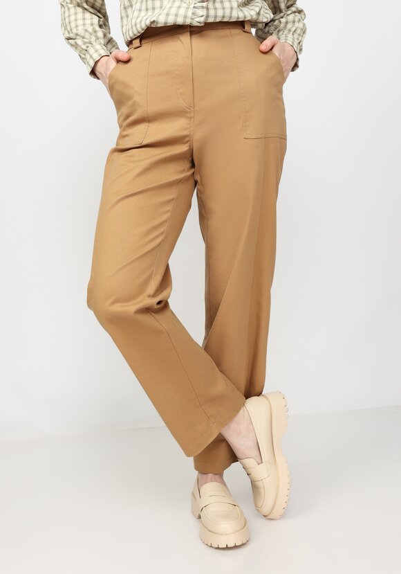 Брюки прямые с рельефами и отстрочками шир.  580, рис. 13