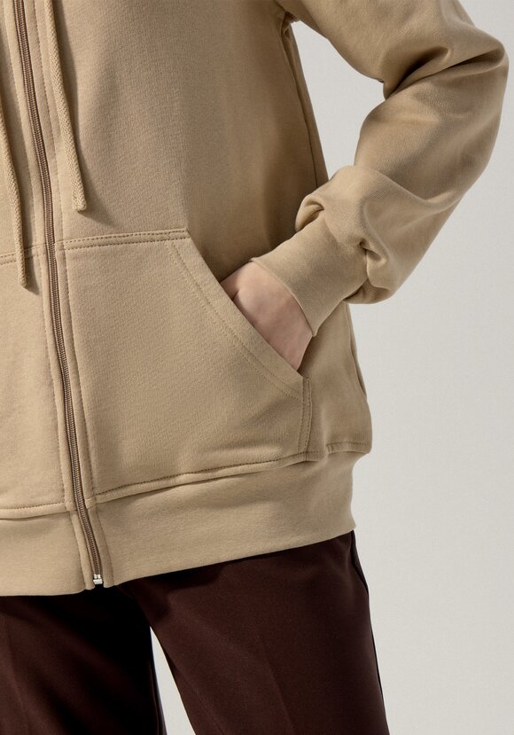 Толстовка с капюшоном и нашивкой на рукаве шир.  580, рис. 18