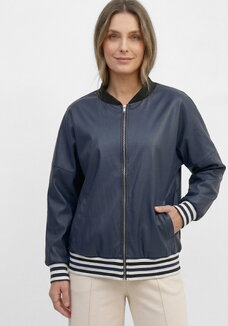 Жакет с поясом и рукавом на манжете