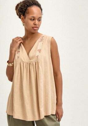 Блуза с вышивкой по переду и спинке