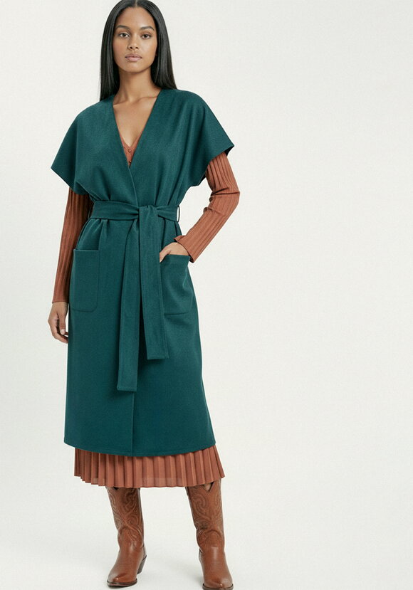 Жилет на запах со спущенным плечом шир.  580, рис. 19