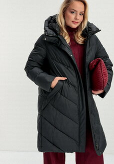 Пуховик стеганый свободного кроя с капюшоном