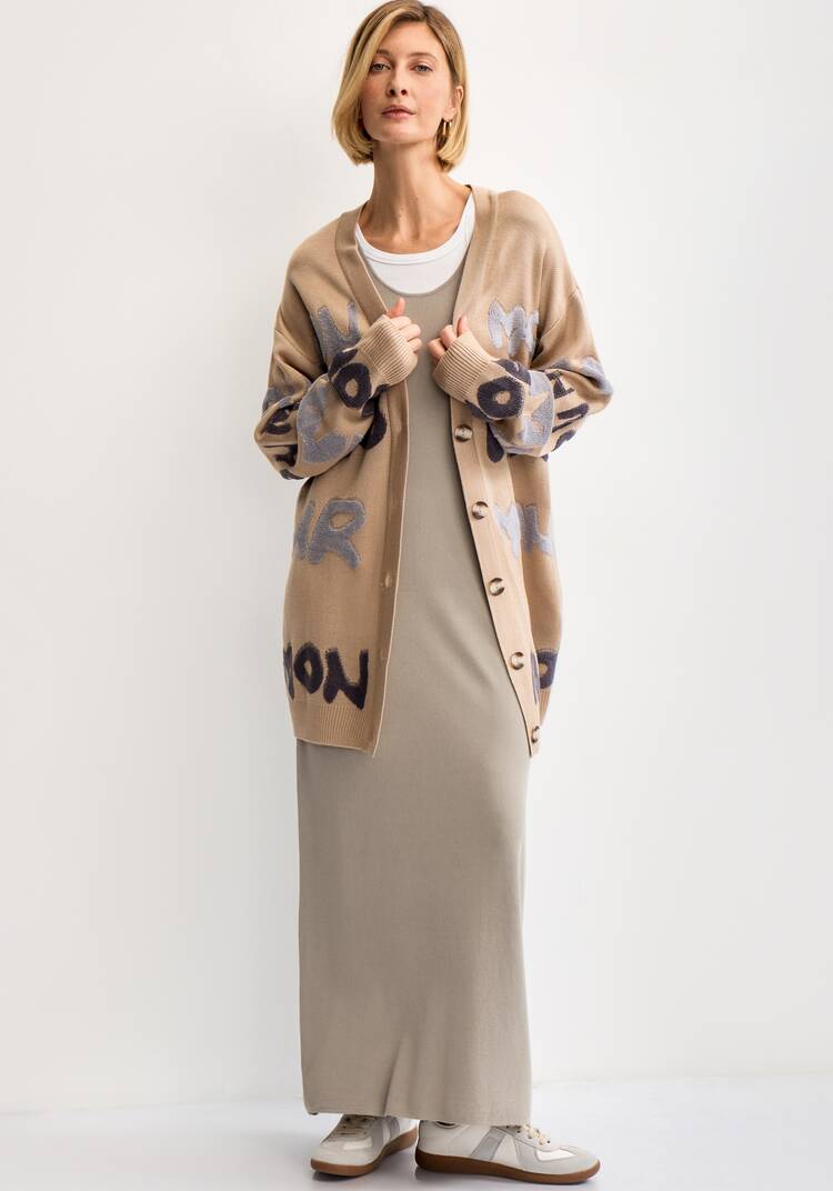 Кардиган с объемным леттерингом шир.  750, рис. 10