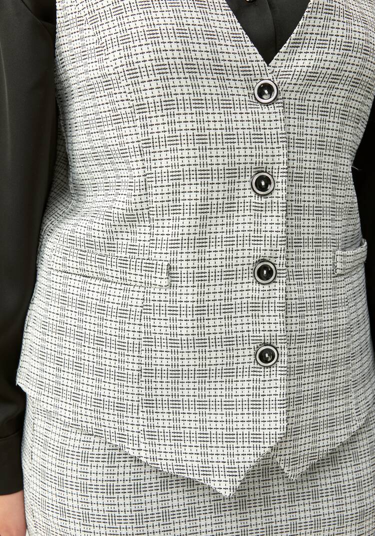 Жилет на пуговицах из фактурной ткани шир.  750, рис. 9