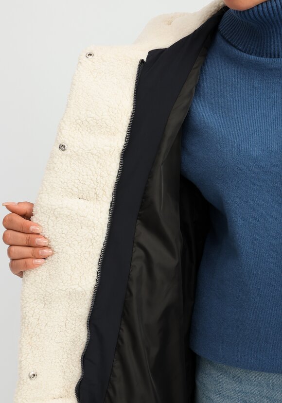 Пальто с капюшоном из меха шир.  580, рис. 9