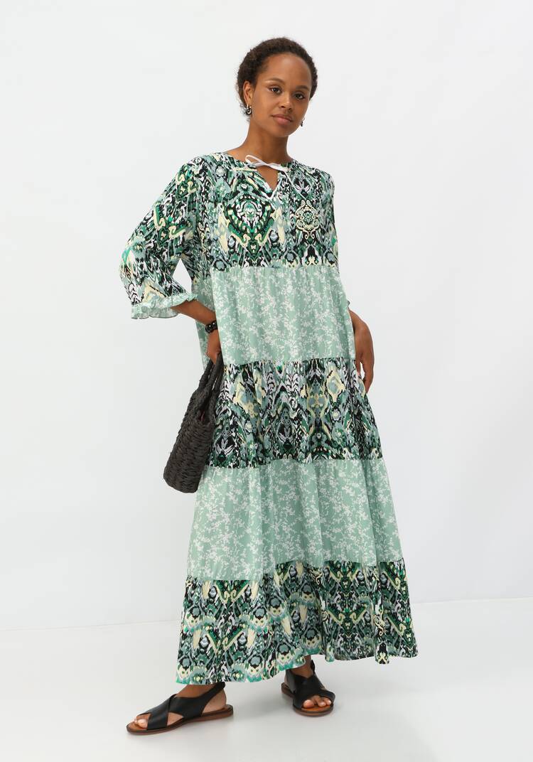 Платье с ярусами и комбинированным принтом шир.  750, рис. 16