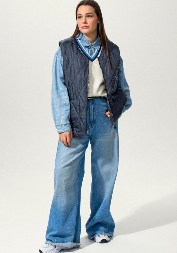 Жилет стеганый свободного кроя на молнии шир.  580, рис. 2