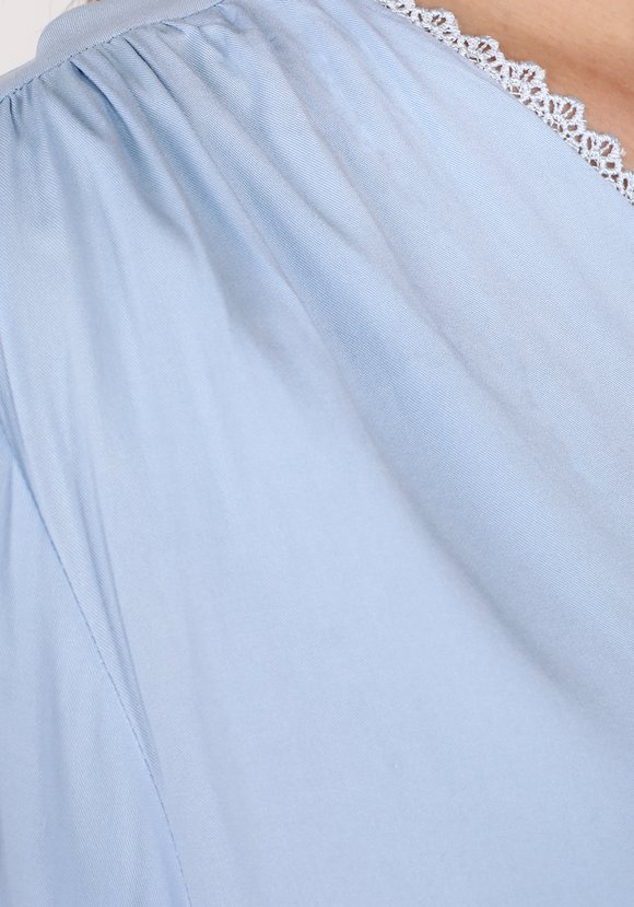 Блуза с V-образным вырезом и кружевом шир.  580, рис. 12