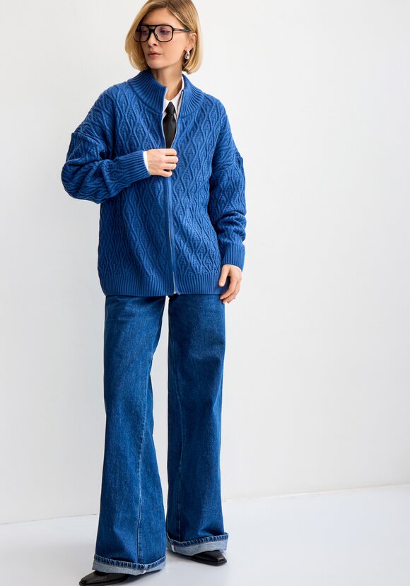 Кардиган на молнии с вязкой в виде ромбов шир.  580, рис. 16