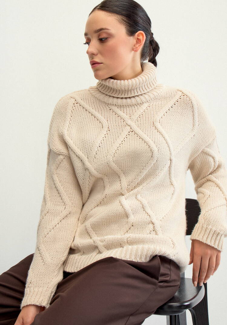 Свитер с объемными ромбами шир.  750, рис. 37
